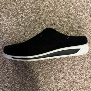 Cliffs women’s clogs